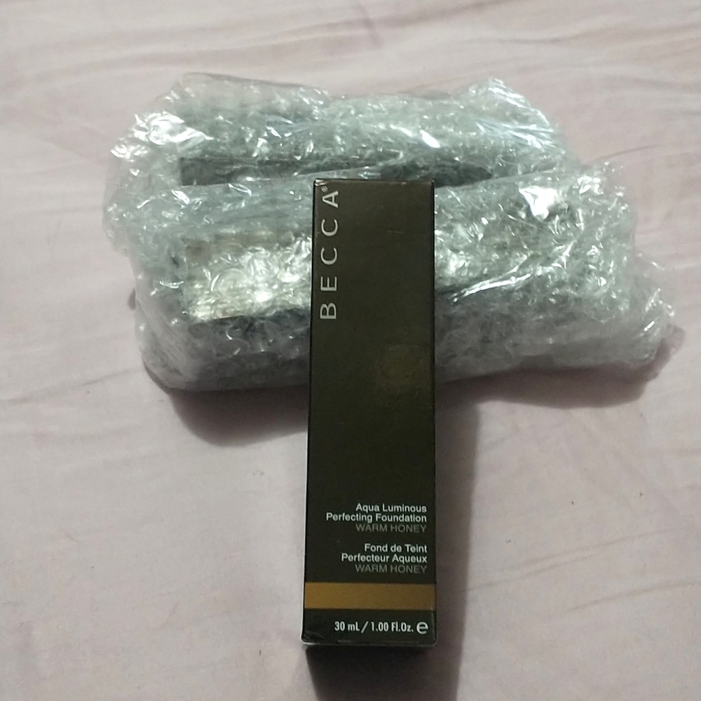 Becca Warm Honey Aqua Luminous Perfecting Foundation